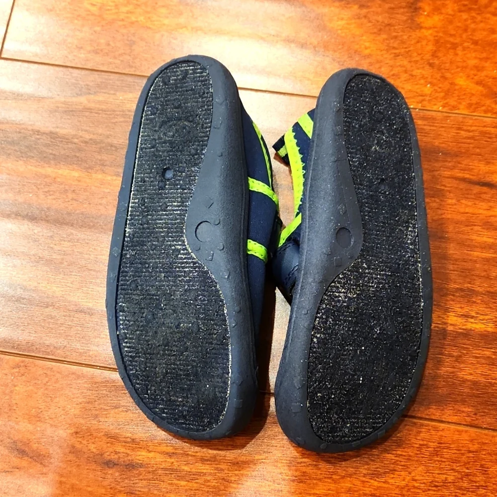 C9 Champion Water Shoes size L 9/10